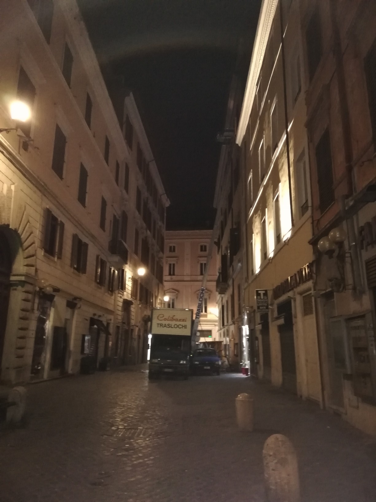 uffici traslochi roma centro storico di notte
